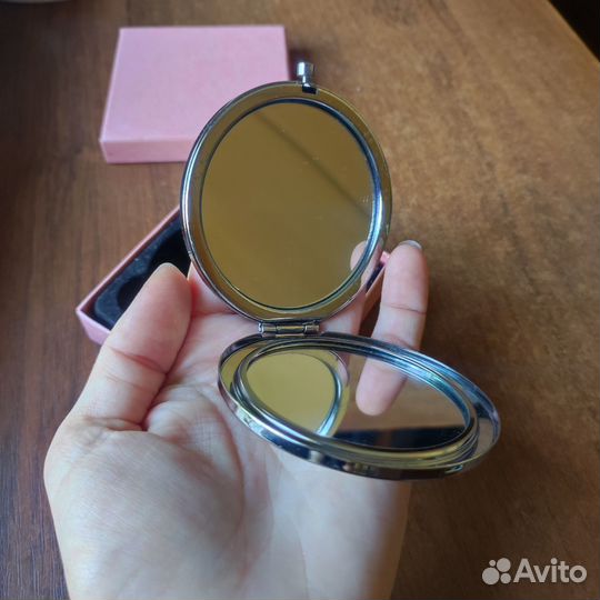 Зеркало карманное