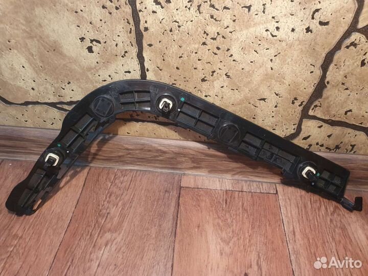 Кронштейн крепления бампера заднего правый Tesla