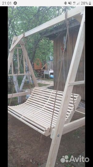 Садовые качели из дерева