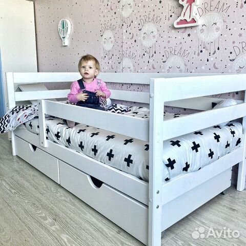 Кроватка софа для малыша высокий борт из массива