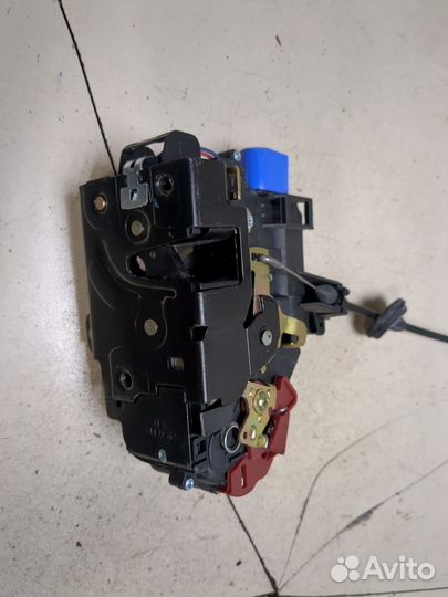 Замок двери Volkswagen Touran, 2006