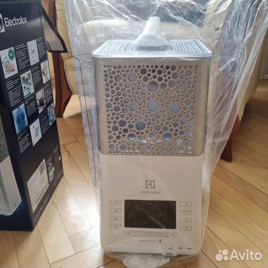 Увлажнитель воздуха Electrolux EHU-3815D с пультом