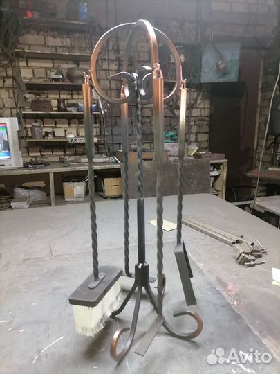 Кованая стойка для камина