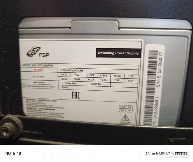 Игровой компьютер с монитором и клавиатурой