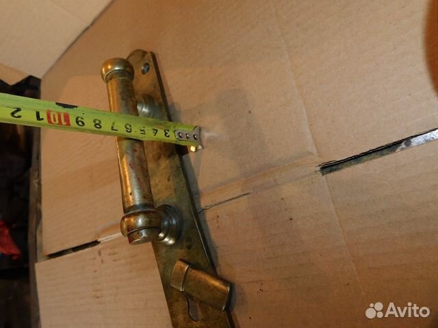 Антикварная, латунная, дверная ручка с барской уса