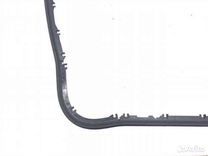 Уплотнительная резинка боковой двери передняя