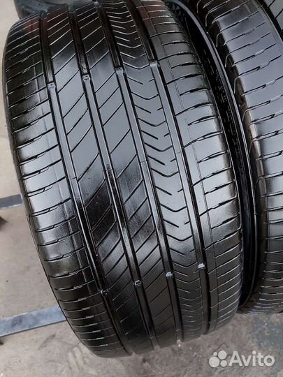 Kumho Majesty 9 Solus TA91 235/45 R17 97W