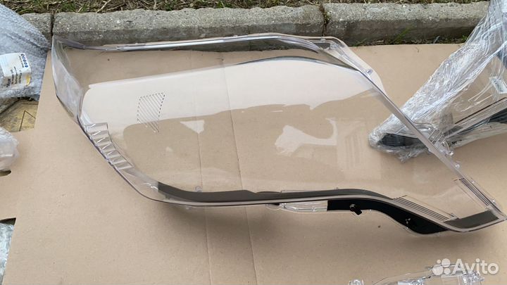 Стекло на фару Toyota Land Cruiser Prado 150