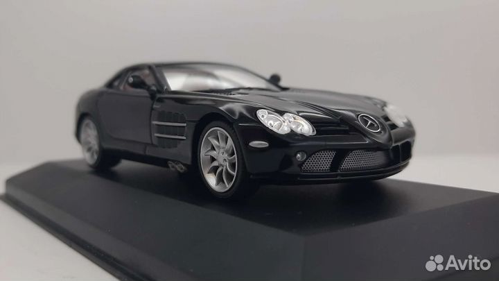 Mercedes SLR McLaren 2004 Модель автомобиля 1:43