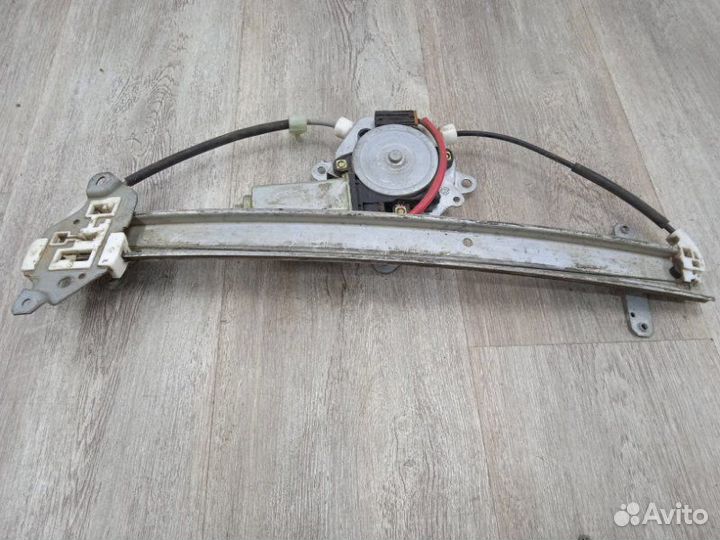 Стеклоподъемник передний правый Nissan Primera P11