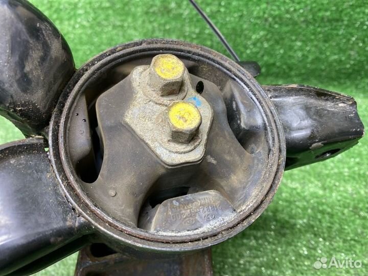 Подушка двигателя левая Hyundai Solaris