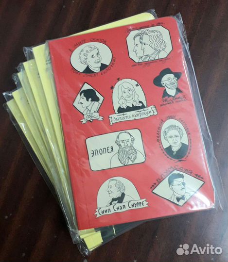 Значки и блокноты 