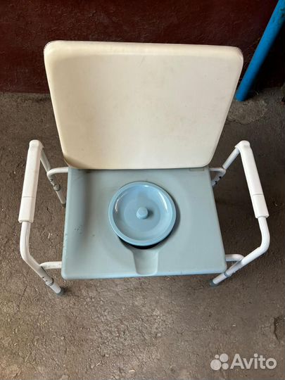 Туалетное кресло для инвалидов