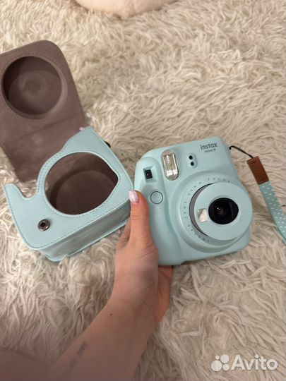 Пленочный фотоаппарат instax