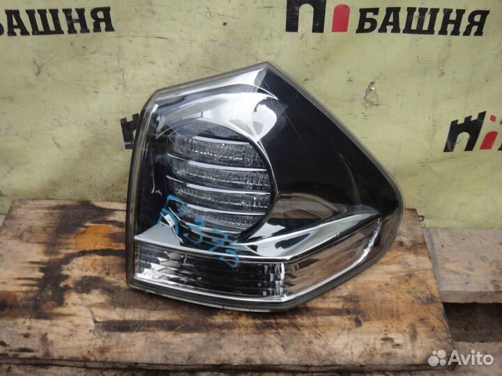 Toyota harrier Фонарь правый наружний