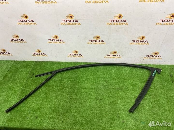 Уплотнитель стекла двери передний правый Audi A4