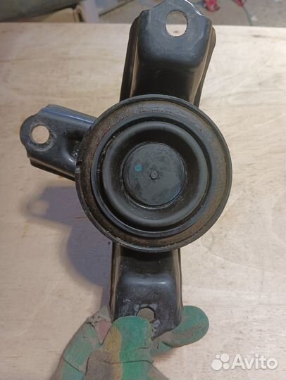 Подушка двигателя правая Kia Rio 3