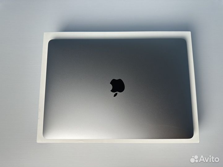 MacBook Pro 13 2022 M2 512Gb Space Gray, комплект