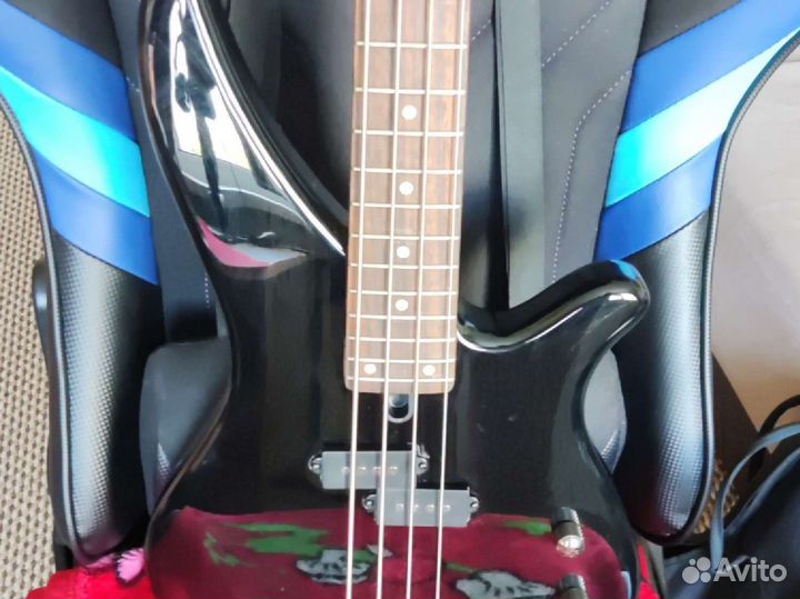 Бас гитара 4 струнная