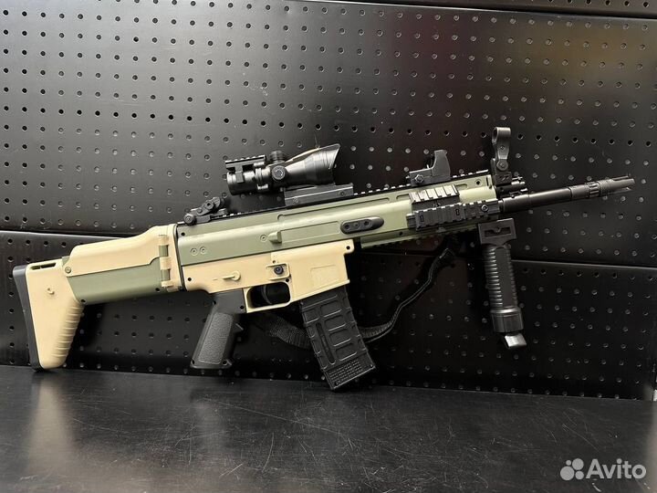 Автомат Scar-L на орбизах