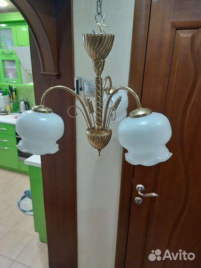 Люстры Много