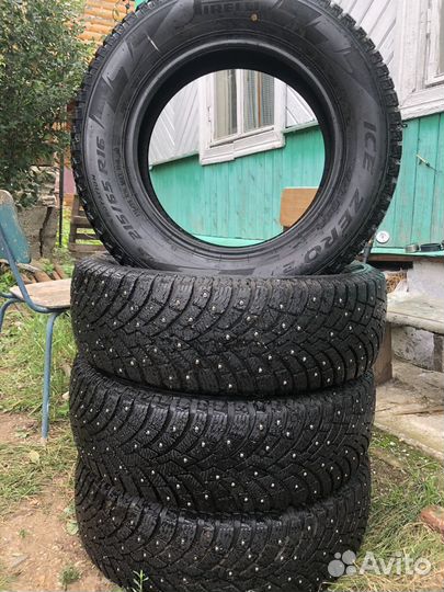 Pirelli Ice Zero 2 215/65 R16