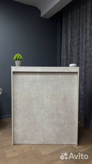 Ресепшен, столик