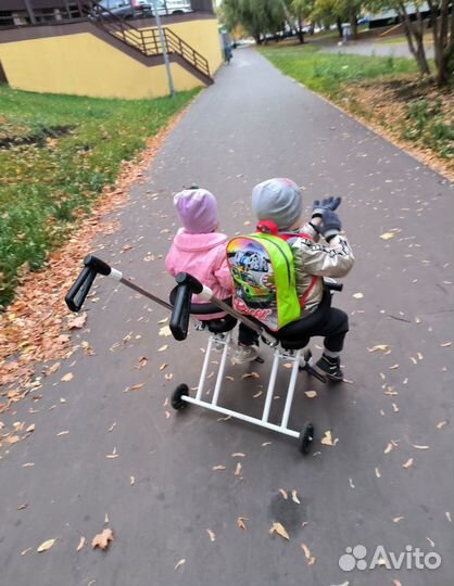 Прогулочная коляска для двойни, погодок