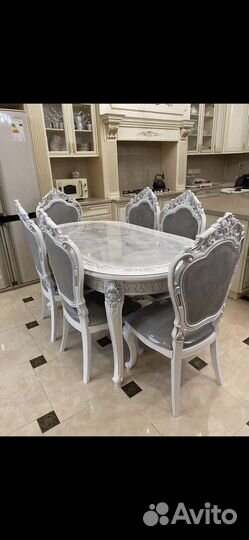 Столы и стулья