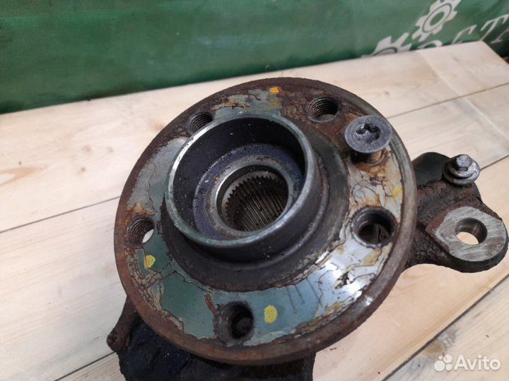 Кулак поворотный передний правый Volvo S60 2