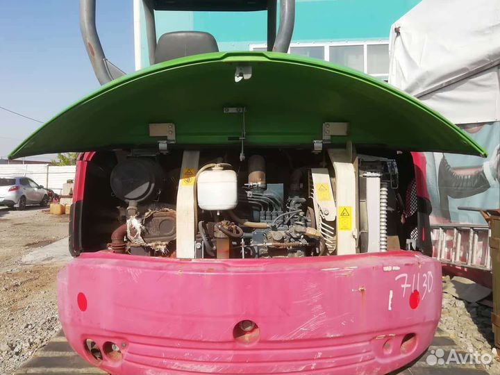 Капот двигателя мини-экскаватор Kubota U40S