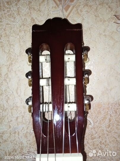 Акустическая гитара
