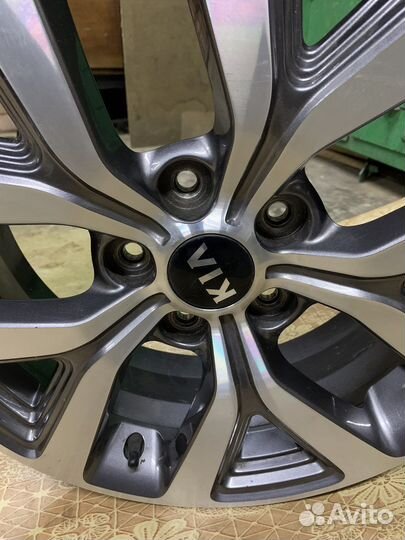 Продам новый литой диск KIA R17 1 шт