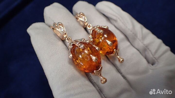 Золотые серьги с янтарем и бриллиантами