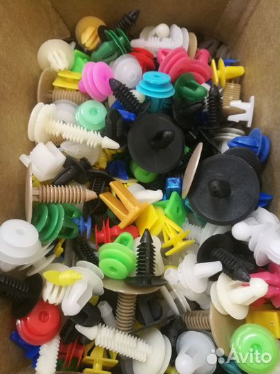 Клипса, пистон, фиксатор