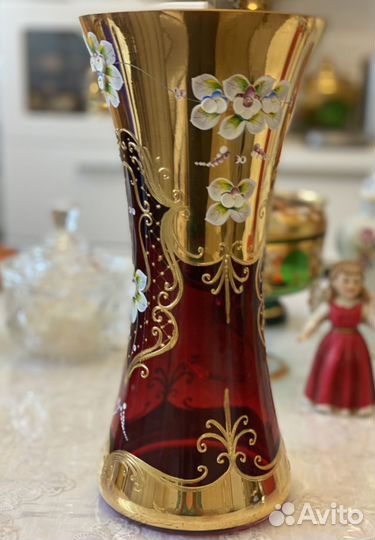 Ваза рубин 32 см Богемия. Яблоко красное фарфор