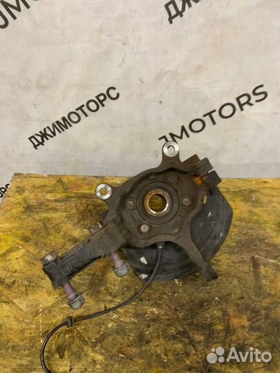 Кулак поворотный левый ступица Peugeot 3008