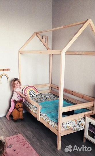 Одноярусная кровать-домик