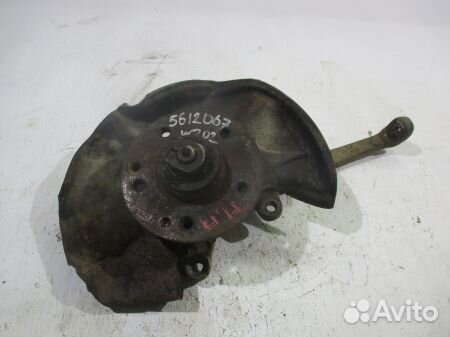 Кулак передний правый