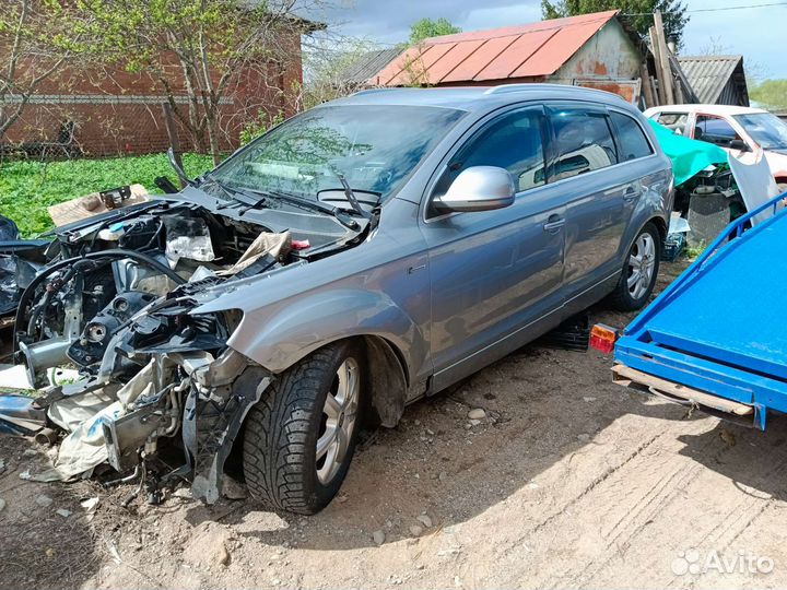 Плафон подсветки салона Audi Q7 внедорожник 4,2