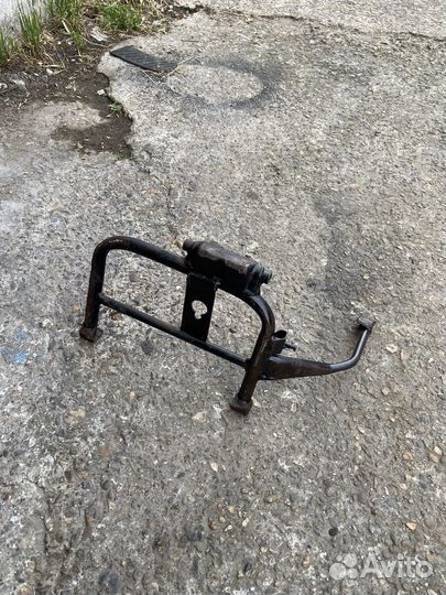 Центральная подножка sym jet 4