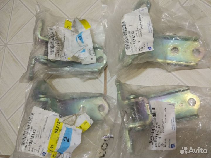 Автомобильные петли (один комплект) на переднюю дв