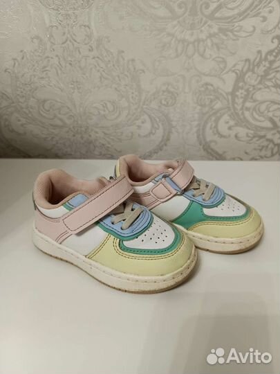 Кроссовки для девочки