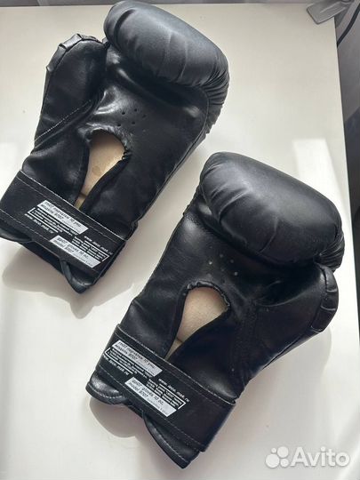 Боксерские перчатки 10 oz