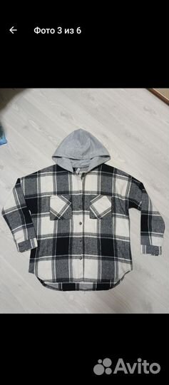 Рубашка в клетку, толстовка. Площадь
