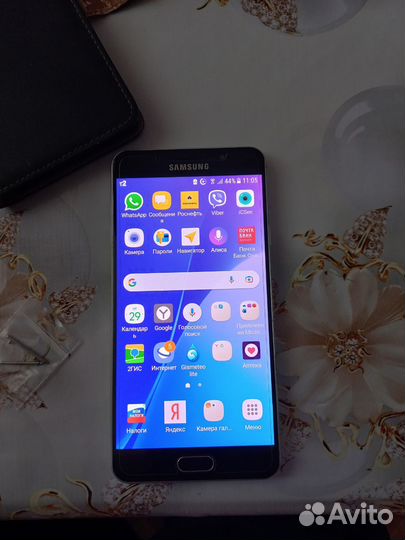 Телефон Samsung A7 2016