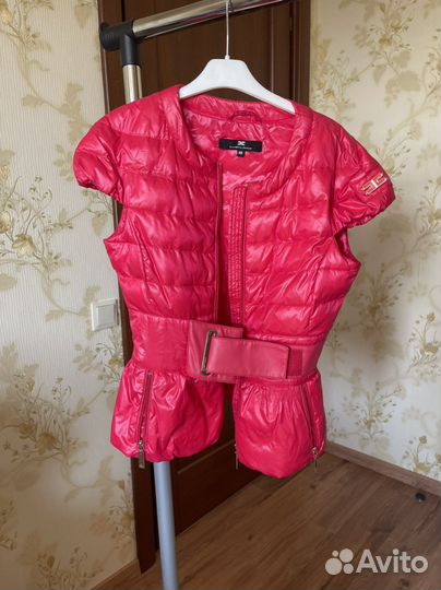 Жилетка женская44 размера бренд очень красивая