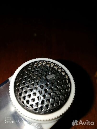 Прибор для устранения катышков с одежды