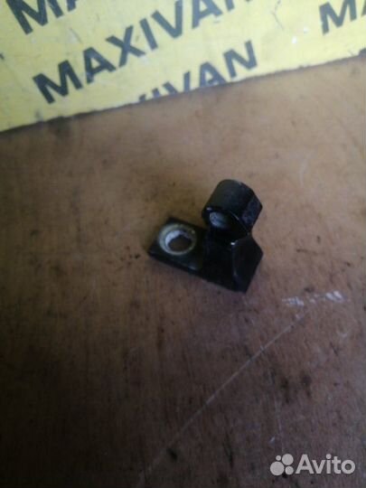 Петля двери задняя левая Volkswagen Tiguan 5N1