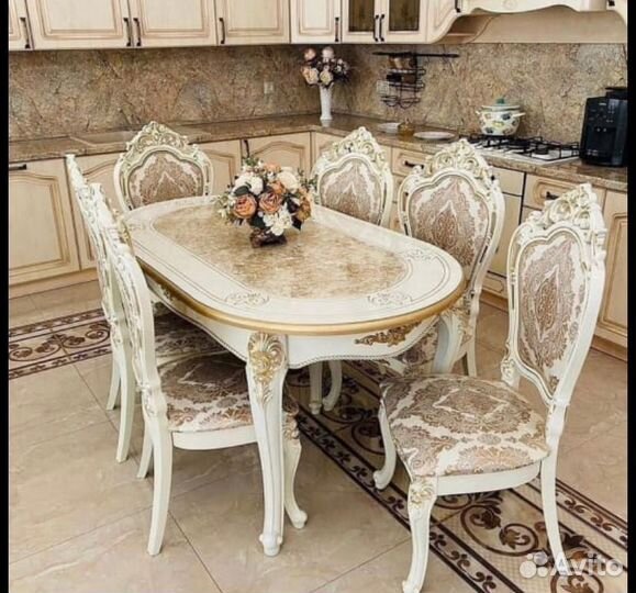 Стол и стулья